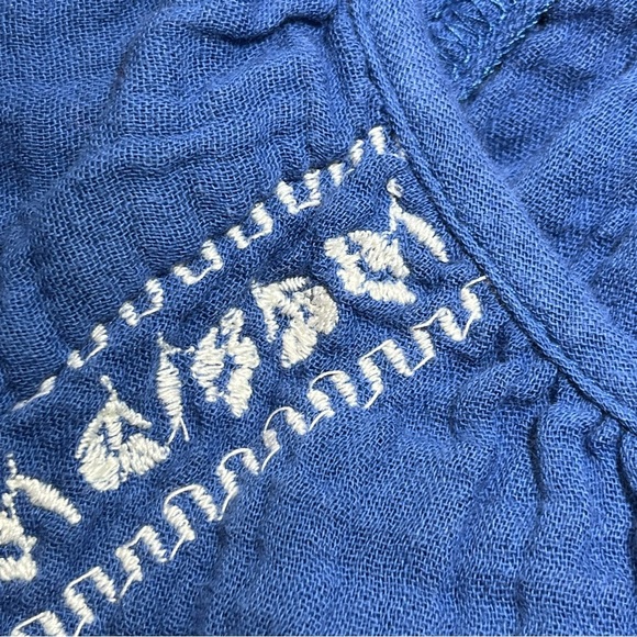 Old Navy Embroidered Flutter Sleeve Swing Blouse Womens XS Blue Cotton Western - Picture 5 of 10